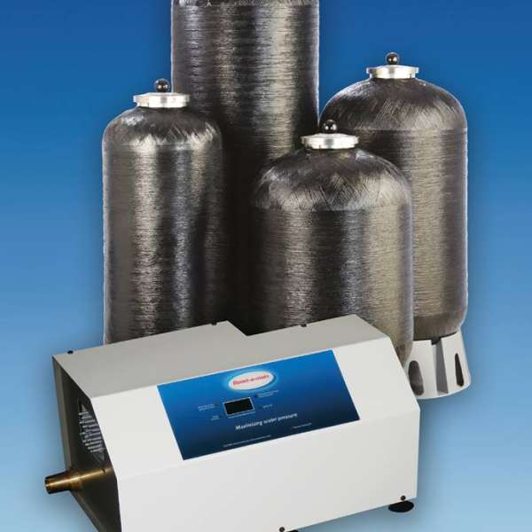 Boostamain water pressure boosting system with water accumulators