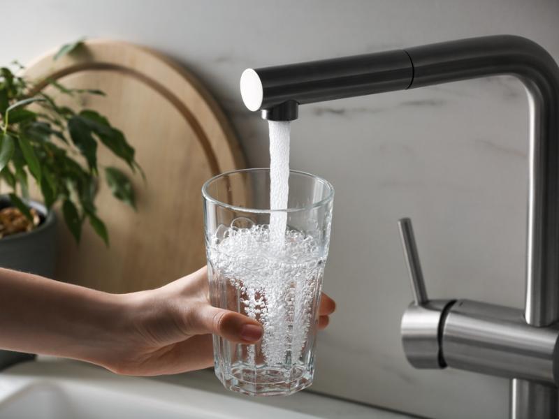 Drinking water filter and tap